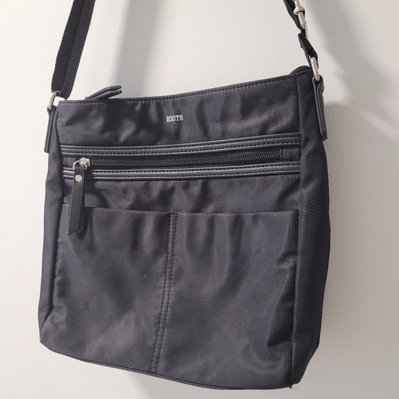 Roots black shoulder bag purse Style R5876 - Picture 3 of 14